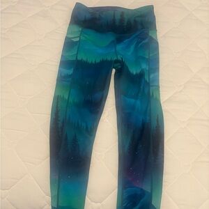 Constantly varied gear; mountain background leggings XS